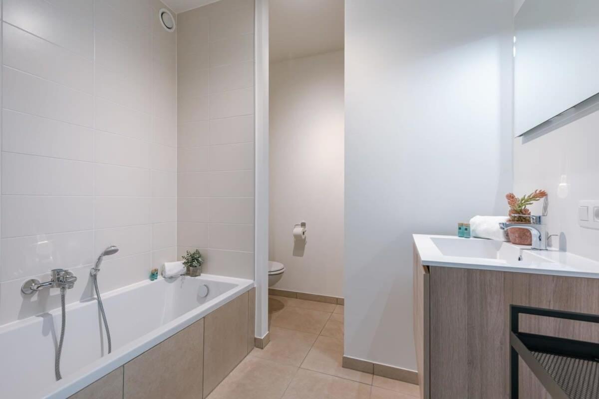 Huswell - Lovely New Apartment At The Harbor + Parking Brugge Eksteriør bilde