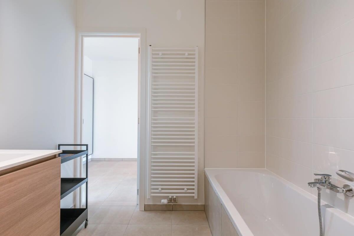 Huswell - Lovely New Apartment At The Harbor + Parking Brugge Eksteriør bilde