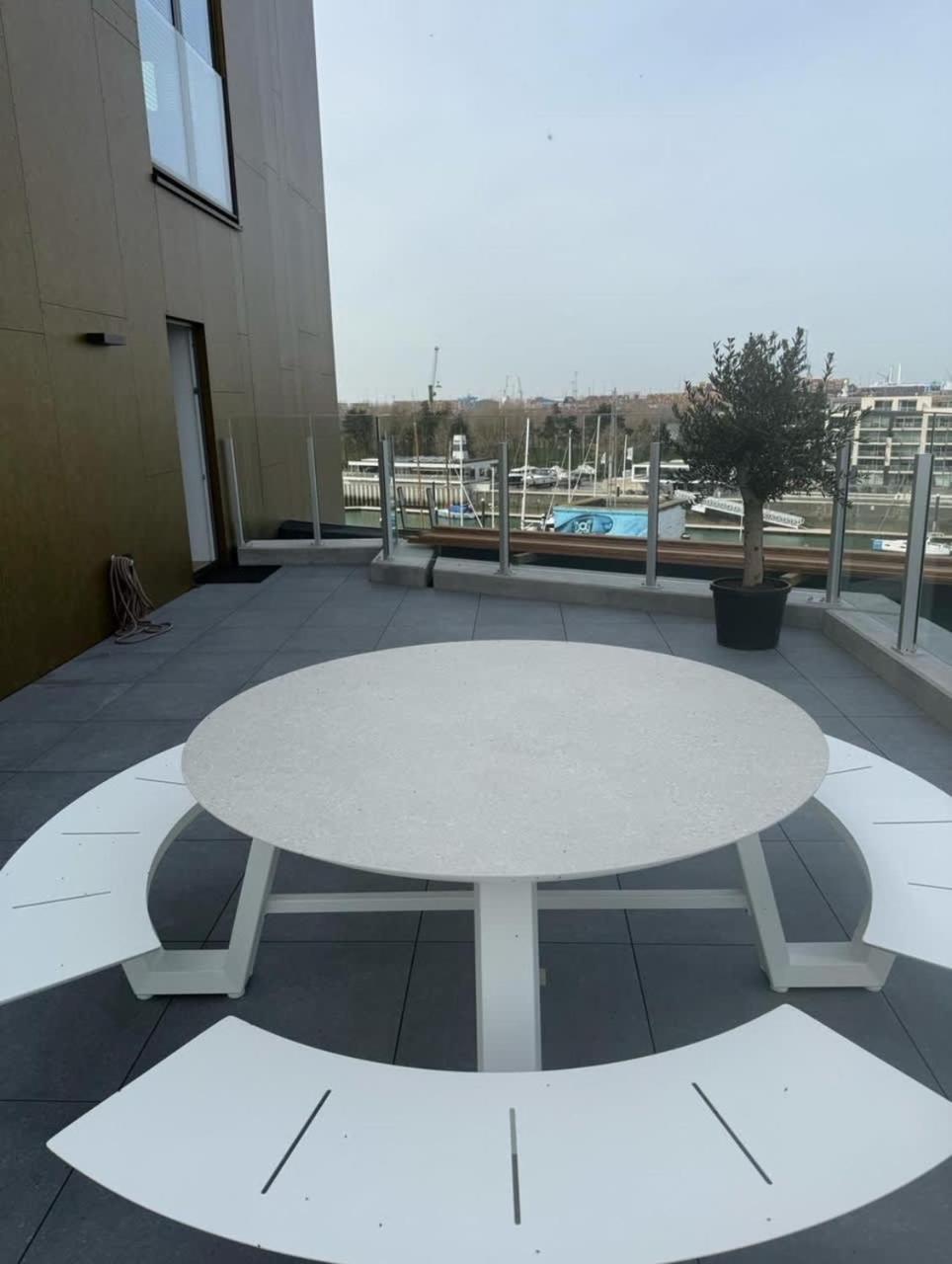 Huswell - Lovely New Apartment At The Harbor + Parking Brugge Eksteriør bilde